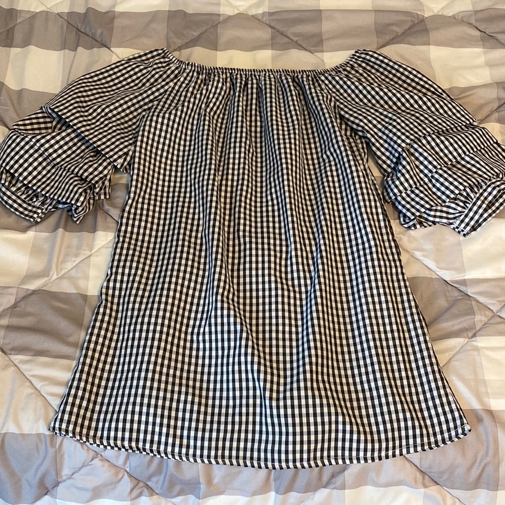 Adorable Gingham style off the shoulder puff sleeve dress
